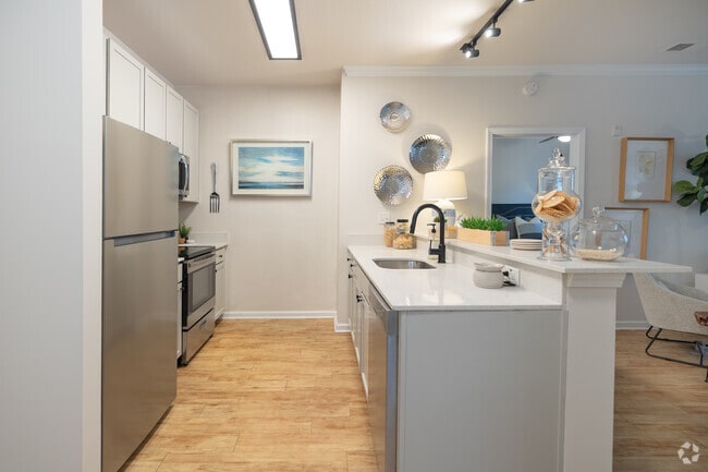 2BR, 2BA-909SF-Kitchen
