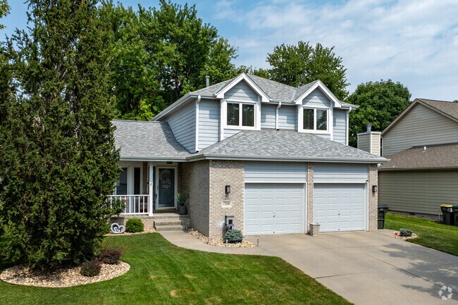 Mid-sized three to four bedroom homes with nice sized yards are common in Porter Ridge.