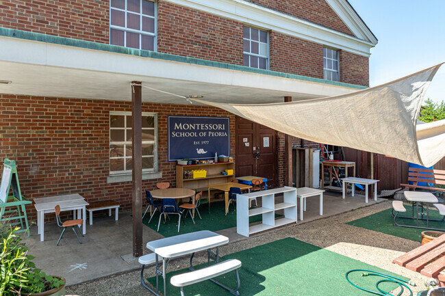 Montessori School of Peoria challenges and encourages children to learn.
