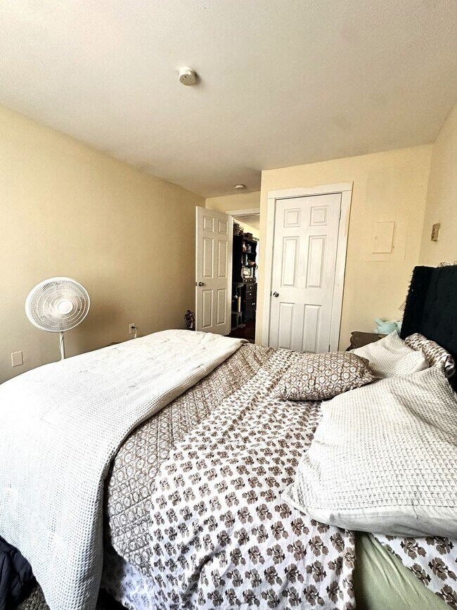 40-42-42 North Ave unit 40 North Ave, Burlington, VT 05401 - photo 3