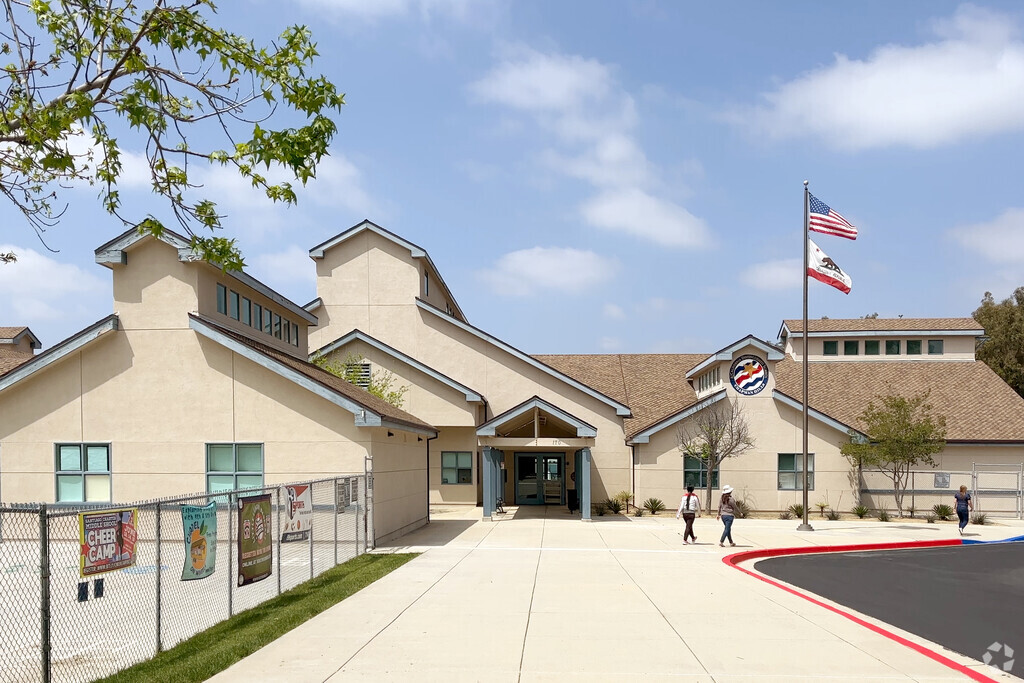 Chapman Hills Elementary has many programs for students in Santiago Oaks.