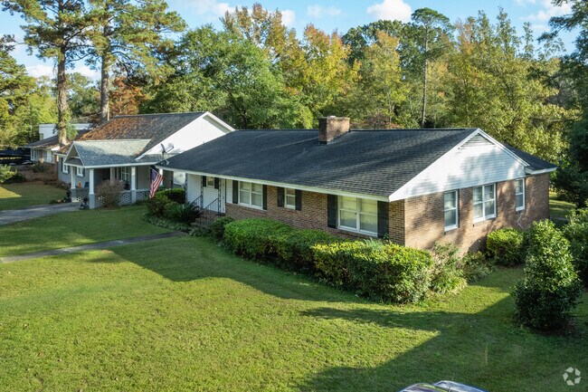 Many Timrod Park locals live in Ranch style houses.