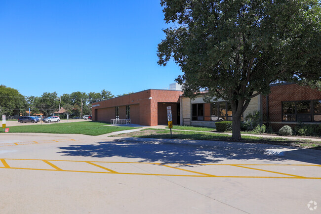 There are a few sidewalks running near Benton Elementary School.