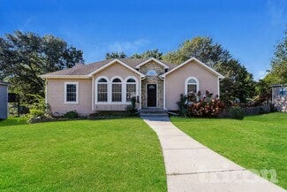 715 Holiday Dr, Lansing, KS 66043