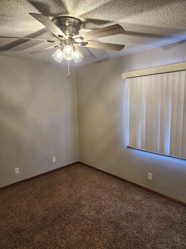 Pleasant Court, Des Moines, IA 50314 - photo 6