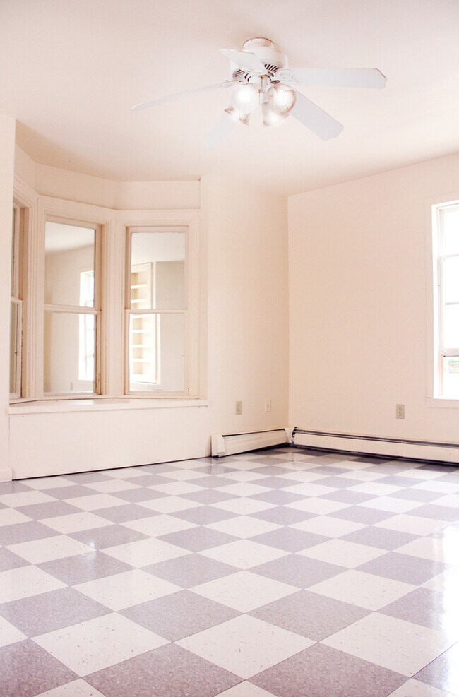 122 North St unit B, Burlington, VT 05401 - photo 2