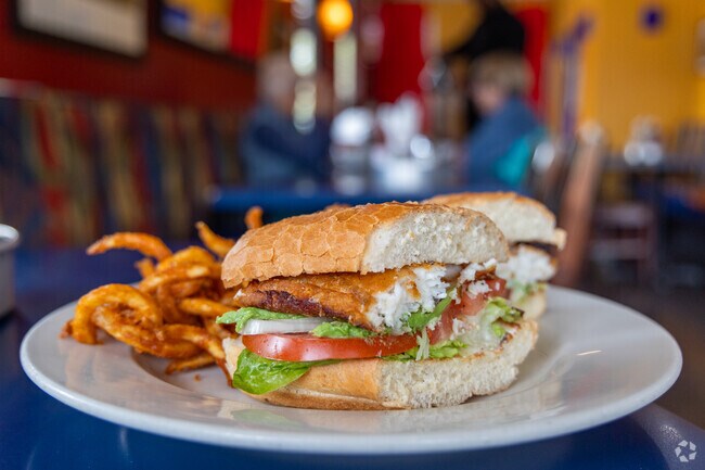 Blackberry Bistro serves American, breakfast, brunch and lunch for Glenview residents.