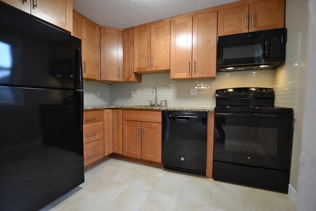 5 General Greene Ave unit 4, Natick, MA 01760 - photo 2