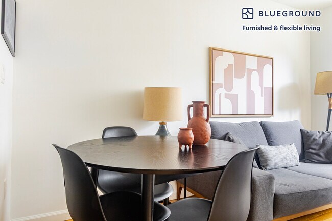 4-75-75 48th Ave unit FL3-ID1844, Queens, NY 11109 - photo 7