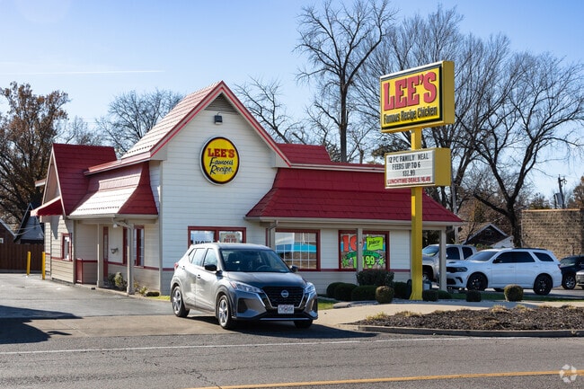 Pasadena Park residents can enjoy delicious fried chicken at Lee's Famous Recipe Chicken.