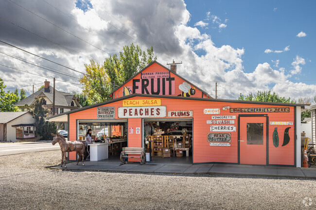 Find fresh country produce at Herman Produce in the Palisade Area.