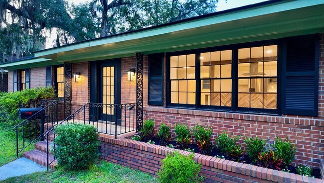 1464 E 41st St, Savannah, GA 31404 - photo 2