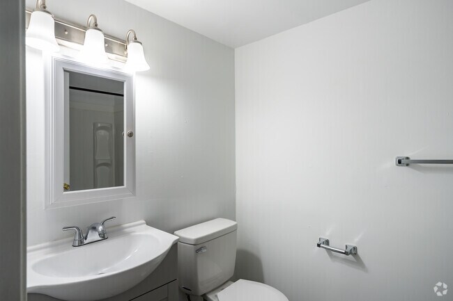 1BR, 1BA - 750SF - Renovated - Bathroom