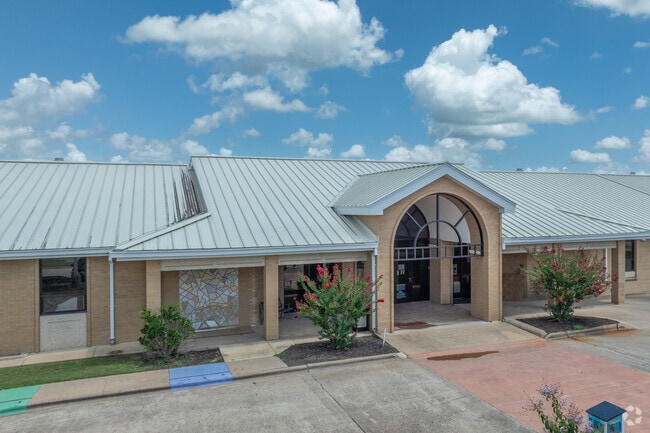 Explore knowledge-rich classrooms at Sam Houston Elementary.