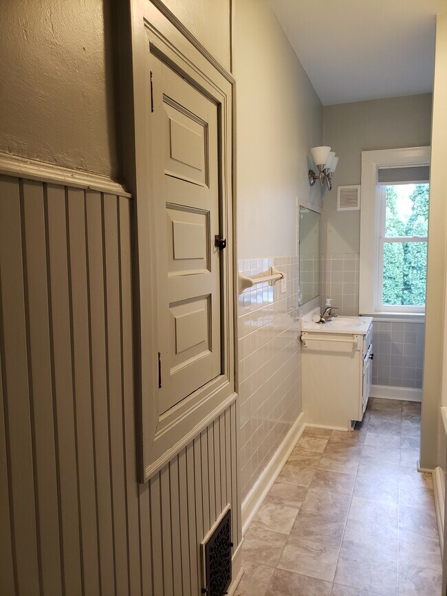 454 W Wisconsin Ave unit 2, Oconomowoc, WI 53066 - photo 3