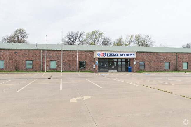 Dove Science Academy Tulsa Junior High School has a 15 to 1 student to teacher ratio.