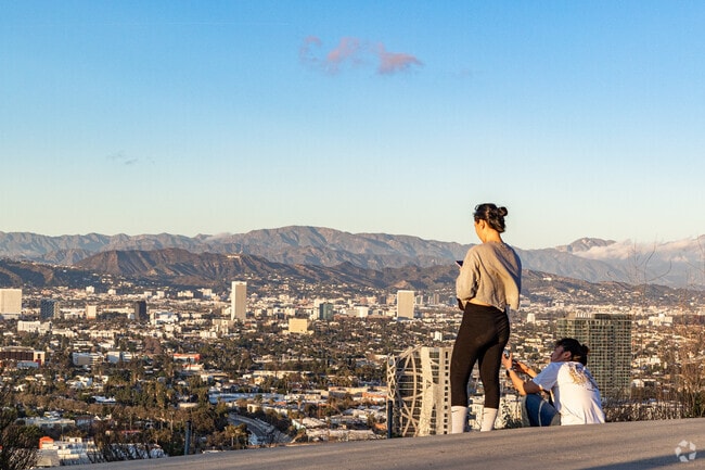 Hop over to the adjacent Baldwin Hills Scenic overlook for great panoramic views of Los Angeles.