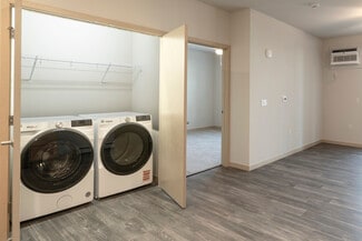 9890 W Chapman Ave, Greenfield, WI 53228