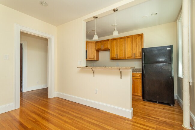 140 Highland Ave unit 15, Somerville, MA 02143 - photo 2