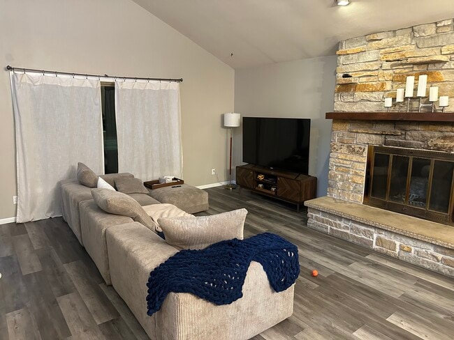 4646 S 124th St, Greenfield, WI 53228 - photo 4