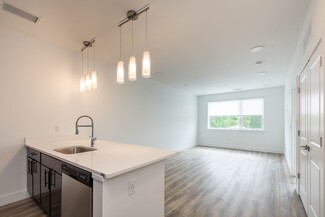 725 Sycamore St, Columbus, IN 47201