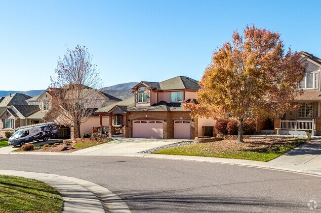 Powderhorn’s Panorama Ridge area features split-level homes with mountain views.