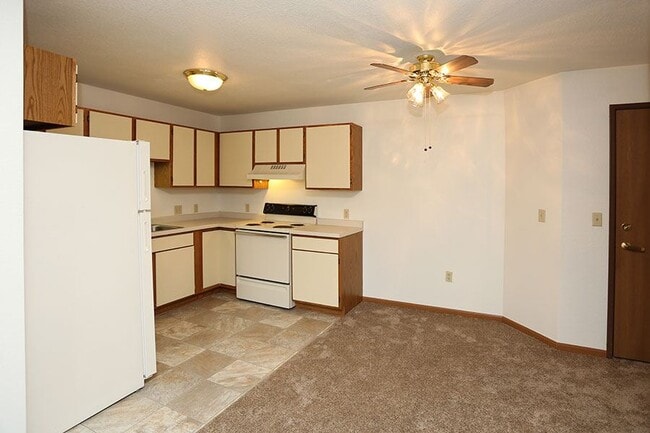 WYNDMERE ESTATES, Stevens Point, WI 54481 - photo 2