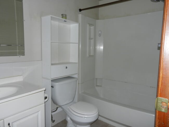 6557 Lincoln Ave, Lockport, NY 14094 - photo 2