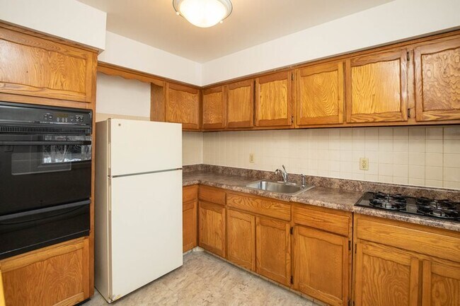 Greenfield Gardens, Edison, NJ 08837 - photo 3