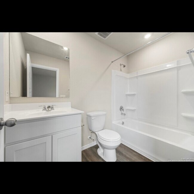 2142 Collins Aly, Converse, TX 78109 - photo 5