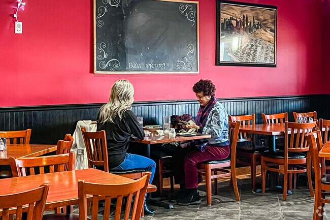 Toscanas has a cozy dining room for your eating pleasure in Bradley Gardens.