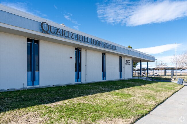 Quartz Hill High School has a 26:1 student-teacher ratio.