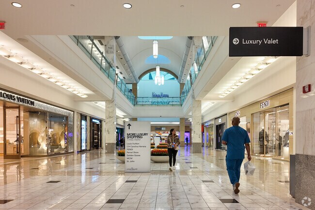 Buckhead Heights residents can enjoy the city's finest shopping at Lenox Mall and Phipps Plaza.