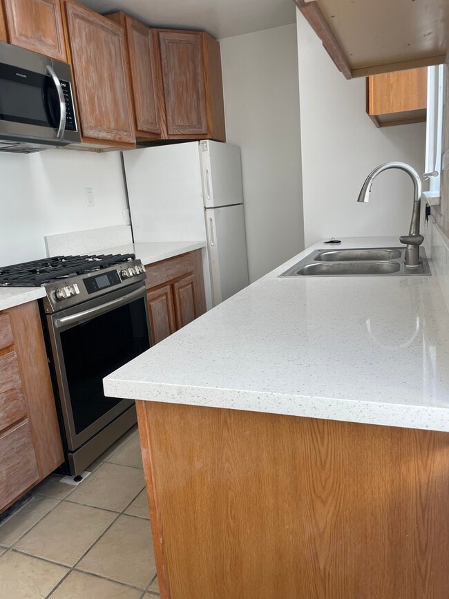 628 S Pacific Coast Hwy unit B, Redondo Beach, CA 90277 - photo 3