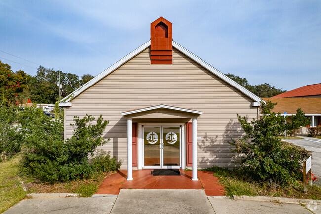Astatula Christian School serves 46 students in grades Kindergarten-12.