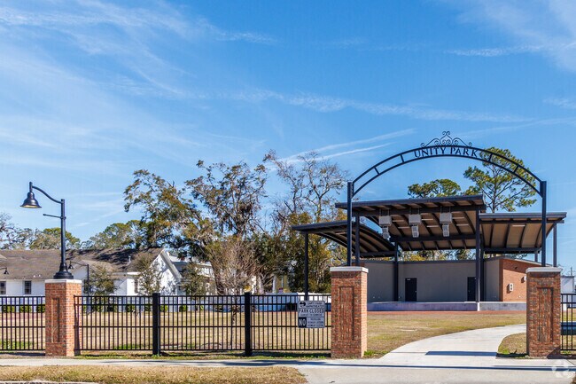 The Unity Park Amphitheater in the City of Valdosta is a vibrant community hub located at the corner of Lee Street and Central Avenue.