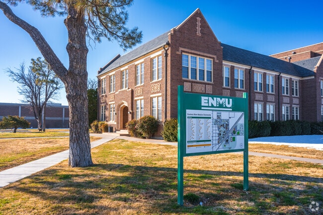 The population of 12,000 increases to 17,000 when Eastern New Mexico University is open.