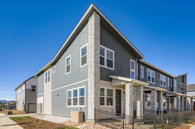 2777 Bear Springs Cir, Longmont, CO 80503 - photo 3