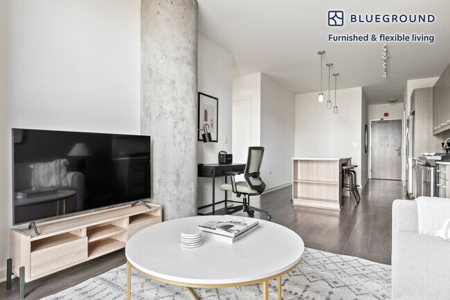 730 W Couch Place unit FL21-ID780, Chicago, IL 60661 - photo 3