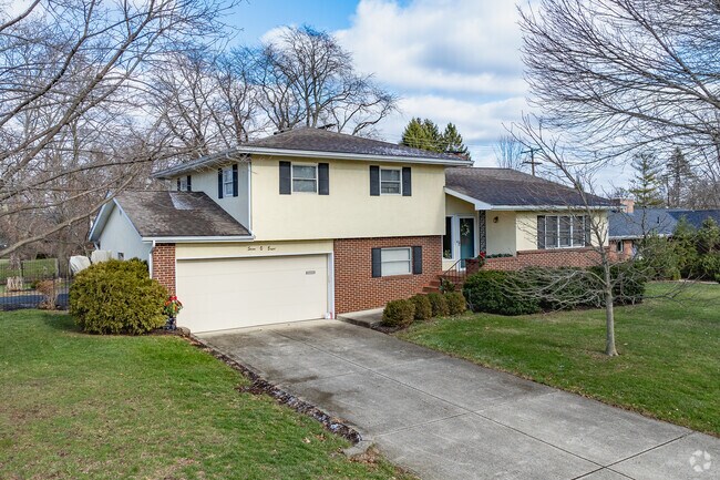 Split-level homes are very popular in the Knolls-Thomas neighborhood.