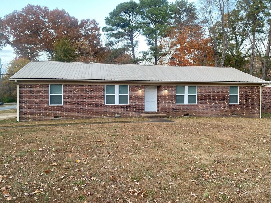 919 Rushmeade Rd unit L, Jackson, TN 38305 - photo 1