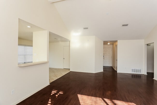 827 Bentle Ct, Cedar Hill, TX 75104 - photo 5