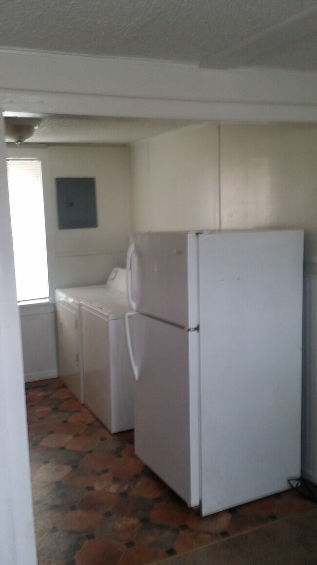 211 7th St unit 211 B, Ogden, KS 66517 - photo 7