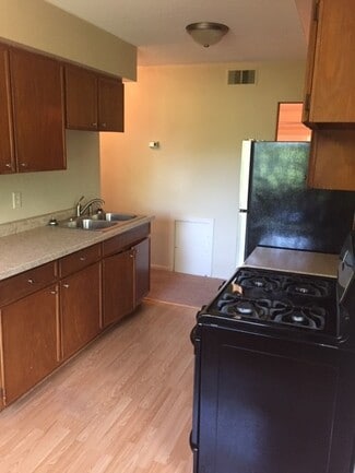 5747 Glenwood Ave Unit 12, Minneapolis, MN 55422