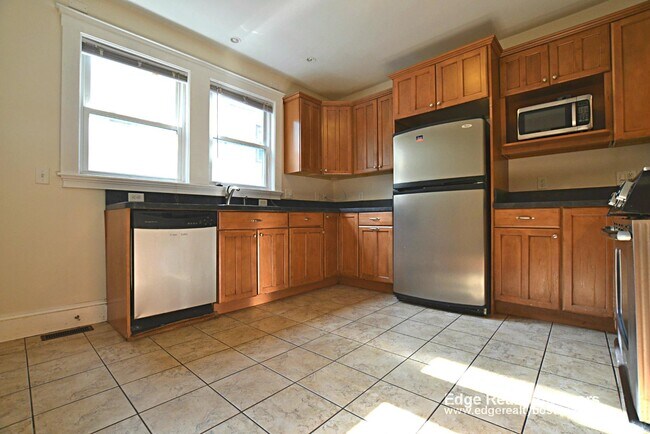 49 Radnor Rd unit 1, Brighton, MA 02135 - photo 3