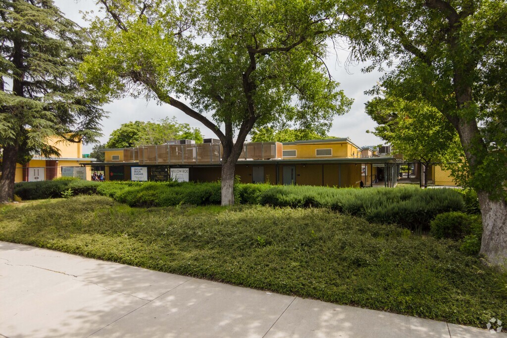 Hesby Oaks is a Charter Elementary and Middle School educating students in Encino, CA.