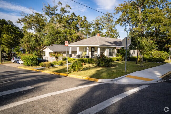 There are new and newly renovated homes in Tallahassee, FL.