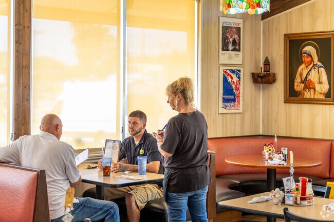 Lulu's Diner is located in neighboring Old Aristocracy Hill and offers classic brunch fare.