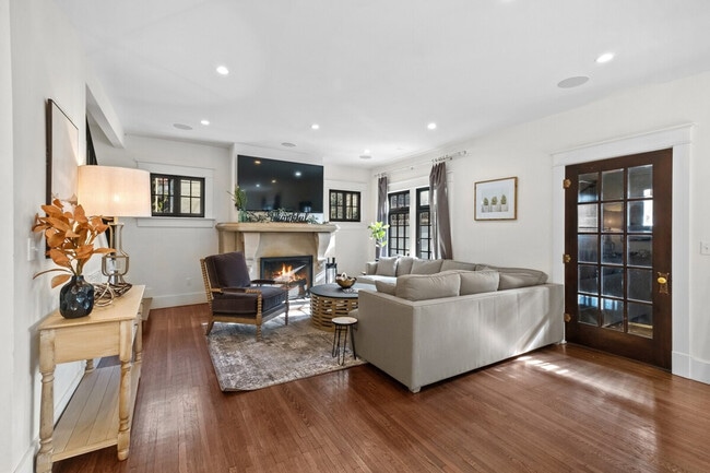 318 E Dickson St unit ID1221823P, Fayetteville, AR 72701 - photo 6