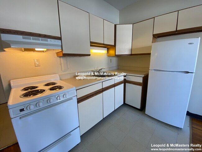 1114 Commonwealth Ave unit 4, Allston, MA 02134 - photo 3